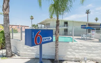 Motel 6 Bakersfield, CA - Central