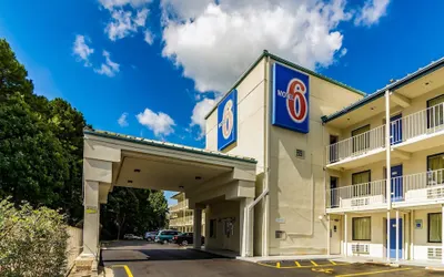 Motel 6 Raleigh, NC - Cary