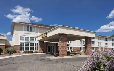 Super 8 by Wyndham Menomonie WI