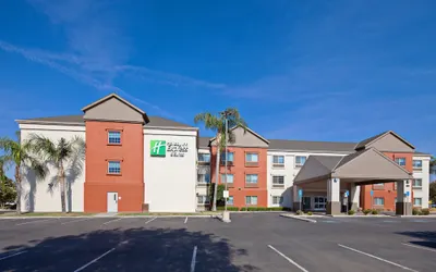 Holiday Inn Express & Suites Tulare, an IHG Hotel