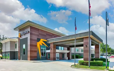 La Quinta Inn & Suites by Wyndham Dallas - Las Colinas