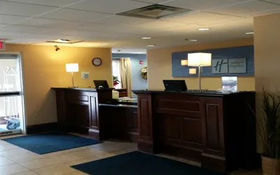 Holiday Inn Express & Suites New Buffalo, an IHG Hotel