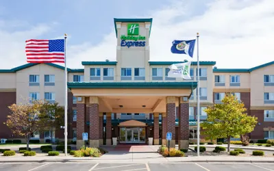 Holiday Inn Express & Suites Vadnais Heights by IHG