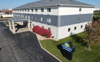 Days Inn & Suites by Wyndham Romeoville