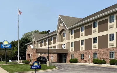 Days Inn & Suites by Wyndham Green Bay WI.