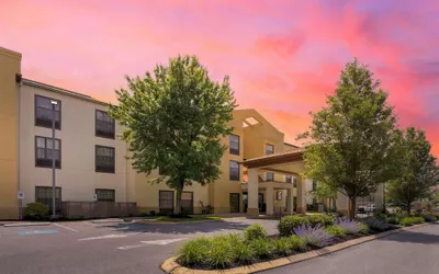 Comfort Suites near Penn State