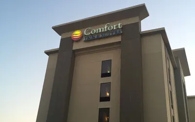 Comfort Inn & Suites Airport