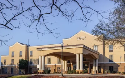 Russell Inn & Suites