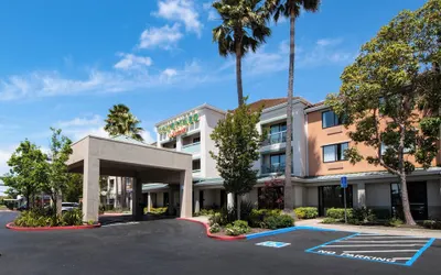 Courtyard by Marriott Oakland Airport