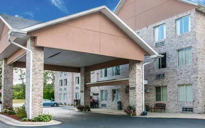 Comfort Inn Whitehall near Michigan's Adventure