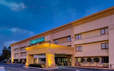 La Quinta Inn & Suites by Wyndham Savannah Southside