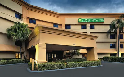 La Quinta Inn & Suites by Wyndham Miami Airport East