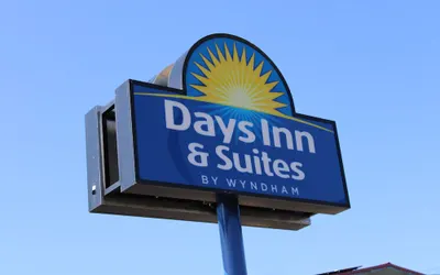 Days Inn & Suites by Wyndham Springfield on I-44