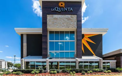 La Quinta Inn & Suites by Wyndham Dallas I-35 Walnut Hill Ln