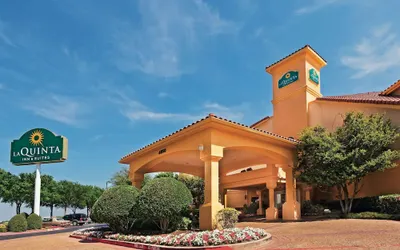 La Quinta Inn & Suites by Wyndham Dallas DFW Airport North