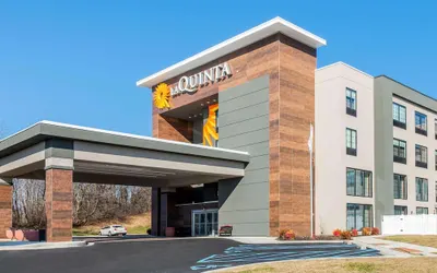 La Quinta Inn & Suites by Wyndham Aberdeen-APG