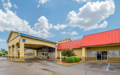 Econo Lodge Inn & Suites Triadelphia - Wheeling