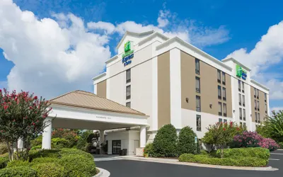 Holiday Inn Express Hotel & Suites Wilmington-University Ctr, an IHG Hotel