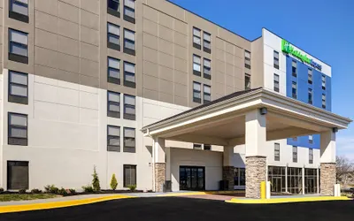 Holiday Inn Express & Suites Central Omaha, an IHG Hotel