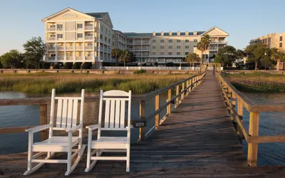 Courtyard Charleston Waterfront by Marriott