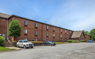 HomeTowne Studios & Suites by Red Roof Greensboro