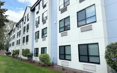Lakeside Suites