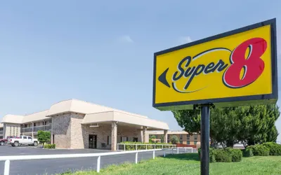 Super 8 by Wyndham Clovis