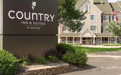 Country Inn & Suites by Radisson, Davenport, IA