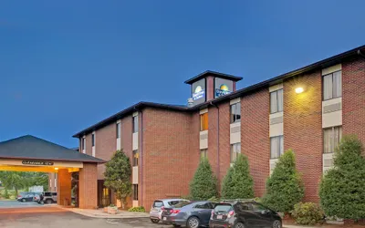 Days Inn & Suites by Wyndham Hickory