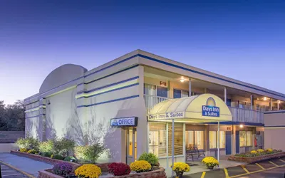 Days Inn & Suites by Wyndham Dayton North