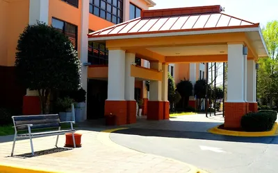 Lexington Inn and Suites