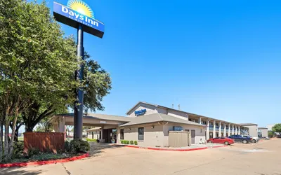 Days Inn by Wyndham Round Rock