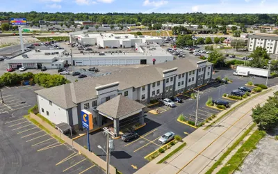 Comfort Inn & Suites St. Louis - Hazelwood