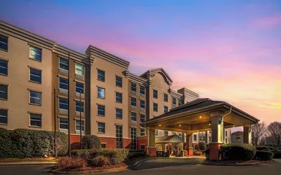 Comfort Suites near Birkdale Village- Huntersville
