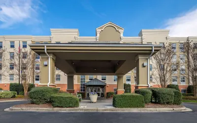 Comfort Suites near Birkdale Village- Huntersville