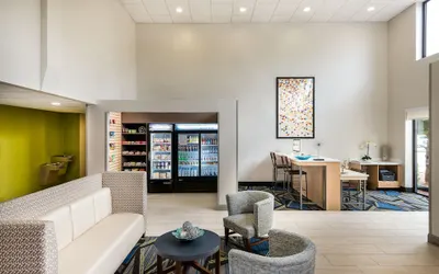 Holiday Inn Express & Suites Charlotte Arpt-Belmont by IHG