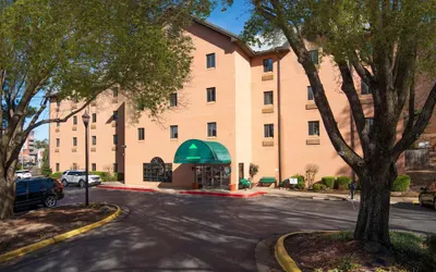 Guest Inn & Suites - Midtown Medical Center