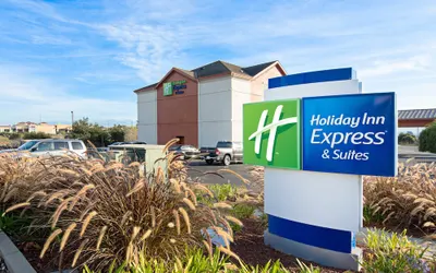 Holiday Inn Express Suites Watsonville, an IHG Hotel