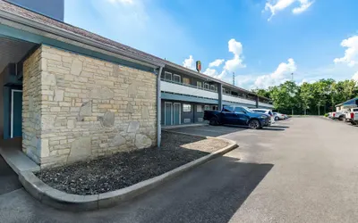 Super 8 by Wyndham Cincinnati/Springdale OH