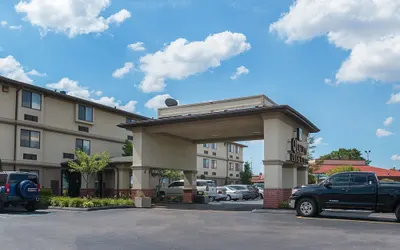 Quality Inn & Suites Detroit Metro Airport