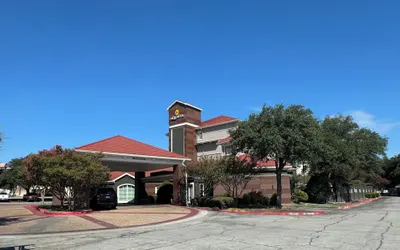 La Quinta Inn & Suites by Wyndham Dallas Arlington South