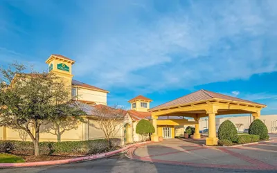 La Quinta Inn & Suites by Wyndham Sherman