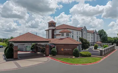 La Quinta Inn & Suites by Wyndham Sherman