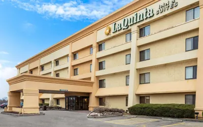 La Quinta Inn & Suites by Wyndham Chicago Gurnee