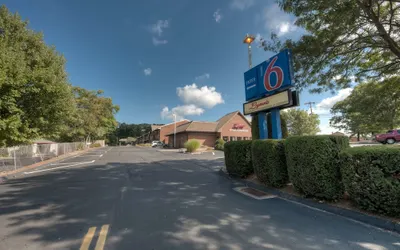 Motel 6 New Haven - Branford, CT