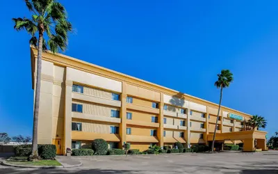 La Quinta Inn & Suites by Wyndham Houston Baytown East