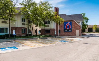 Motel 6 Arlington Heights, IL - Chicago North Central