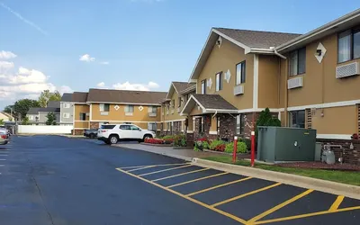 Super 8 by Wyndham Sterling Heights/Detroit Area