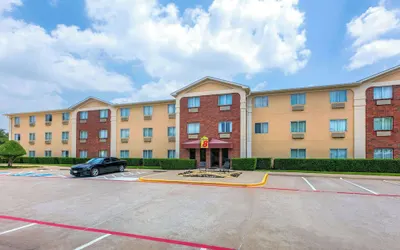 Super 8 by Wyndham Grapevine/DFW Airport Northwest