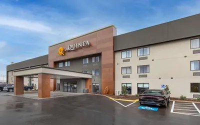 La Quinta Inn & Suites by Wyndham Nashville Airport